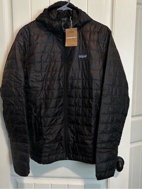 Patagonia Men’s Nano Puff Hoody Size Medium Black NWT